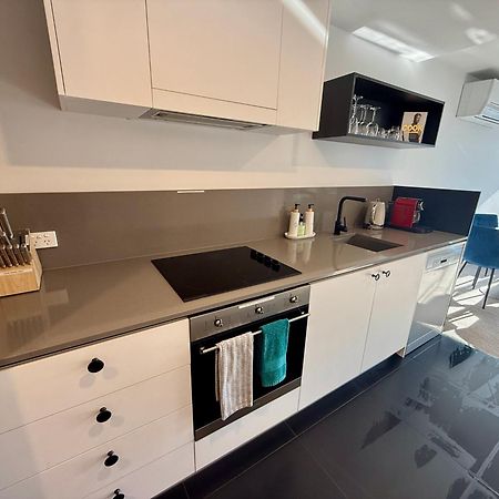 Midnight Luxe 1Br 1Bath Apartment 104 In The Heart Of Braddon Pool Sauna Secure Parking Wine Wifi 캔버라 외부 사진