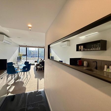 Midnight Luxe 1Br 1Bath Apartment 104 In The Heart Of Braddon Pool Sauna Secure Parking Wine Wifi 캔버라 외부 사진