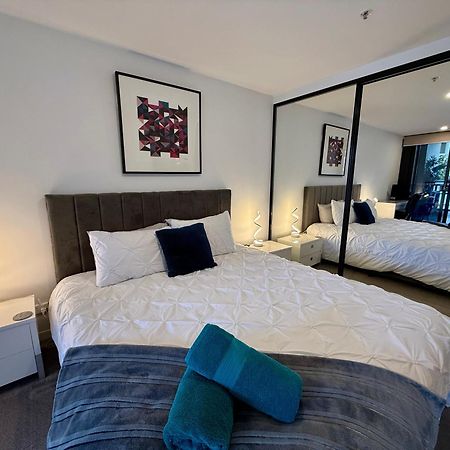 Midnight Luxe 1Br 1Bath Apartment 104 In The Heart Of Braddon Pool Sauna Secure Parking Wine Wifi 캔버라 외부 사진