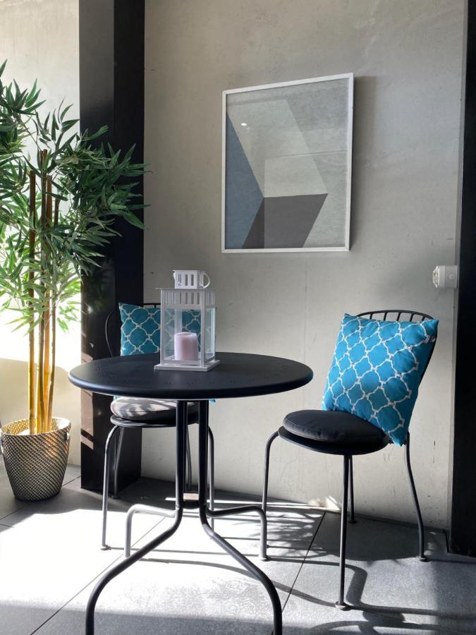 Midnight Luxe 1Br 1Bath Apartment 104 In The Heart Of Braddon Pool Sauna Secure Parking Wine Wifi 캔버라 외부 사진