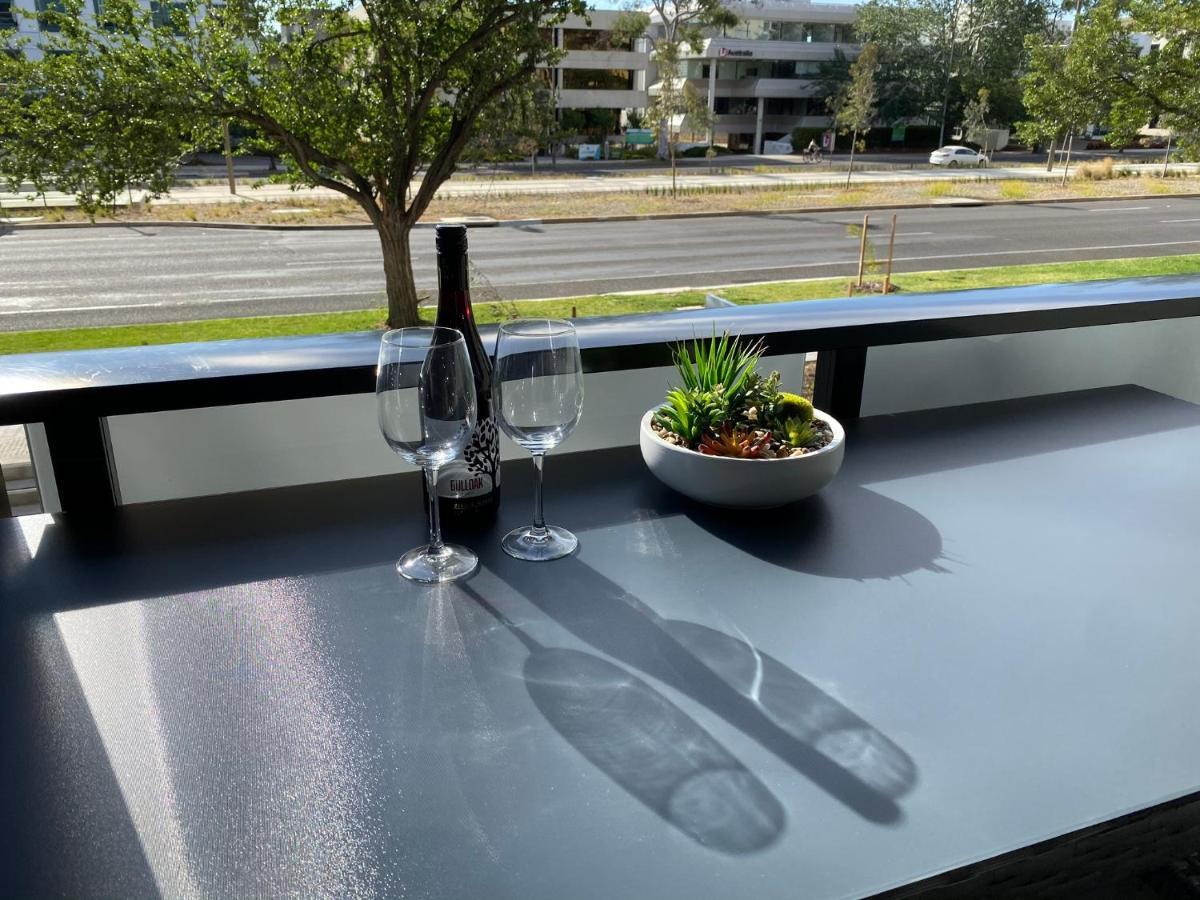 Midnight Luxe 1Br 1Bath Apartment 104 In The Heart Of Braddon Pool Sauna Secure Parking Wine Wifi 캔버라 외부 사진