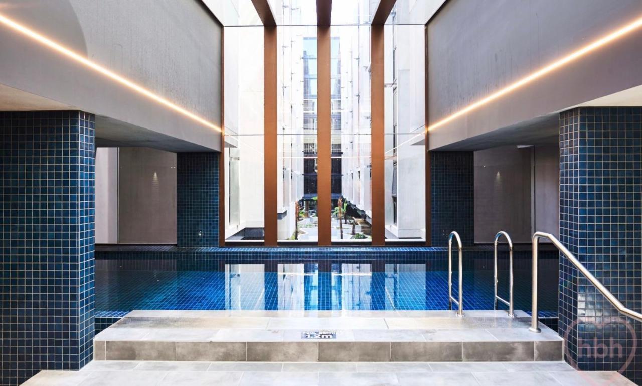Midnight Luxe 1Br 1Bath Apartment 104 In The Heart Of Braddon Pool Sauna Secure Parking Wine Wifi 캔버라 외부 사진