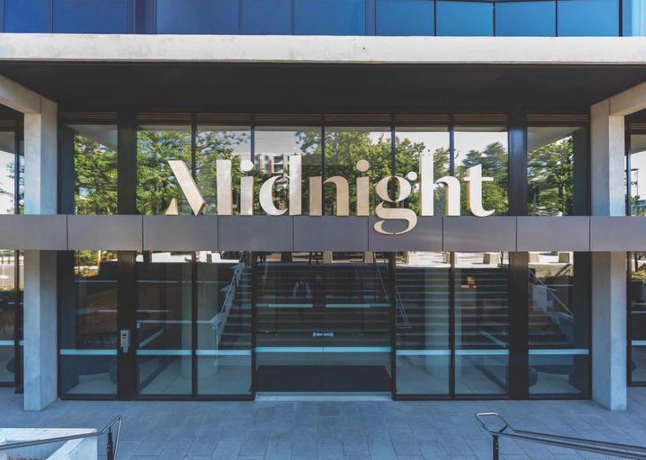 Midnight Luxe 1Br 1Bath Apartment 104 In The Heart Of Braddon Pool Sauna Secure Parking Wine Wifi 캔버라 외부 사진