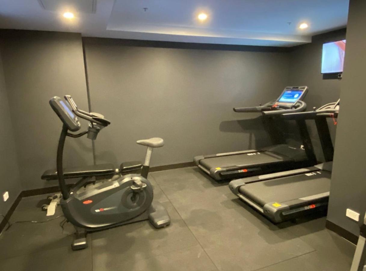 Midnight Luxe 1Br 1Bath Apartment 104 In The Heart Of Braddon Pool Sauna Secure Parking Wine Wifi 캔버라 외부 사진