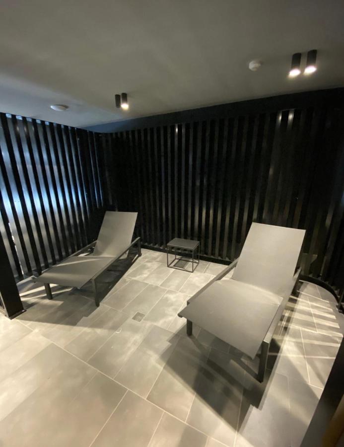 Midnight Luxe 1Br 1Bath Apartment 104 In The Heart Of Braddon Pool Sauna Secure Parking Wine Wifi 캔버라 외부 사진
