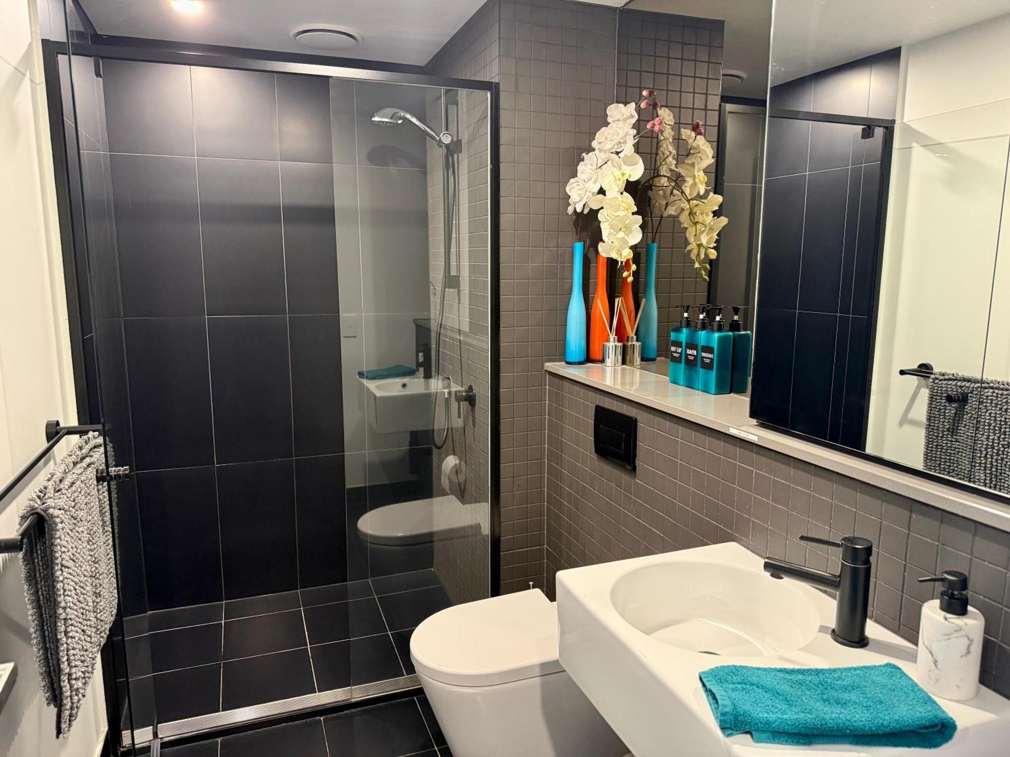 Midnight Luxe 1Br 1Bath Apartment 104 In The Heart Of Braddon Pool Sauna Secure Parking Wine Wifi 캔버라 외부 사진