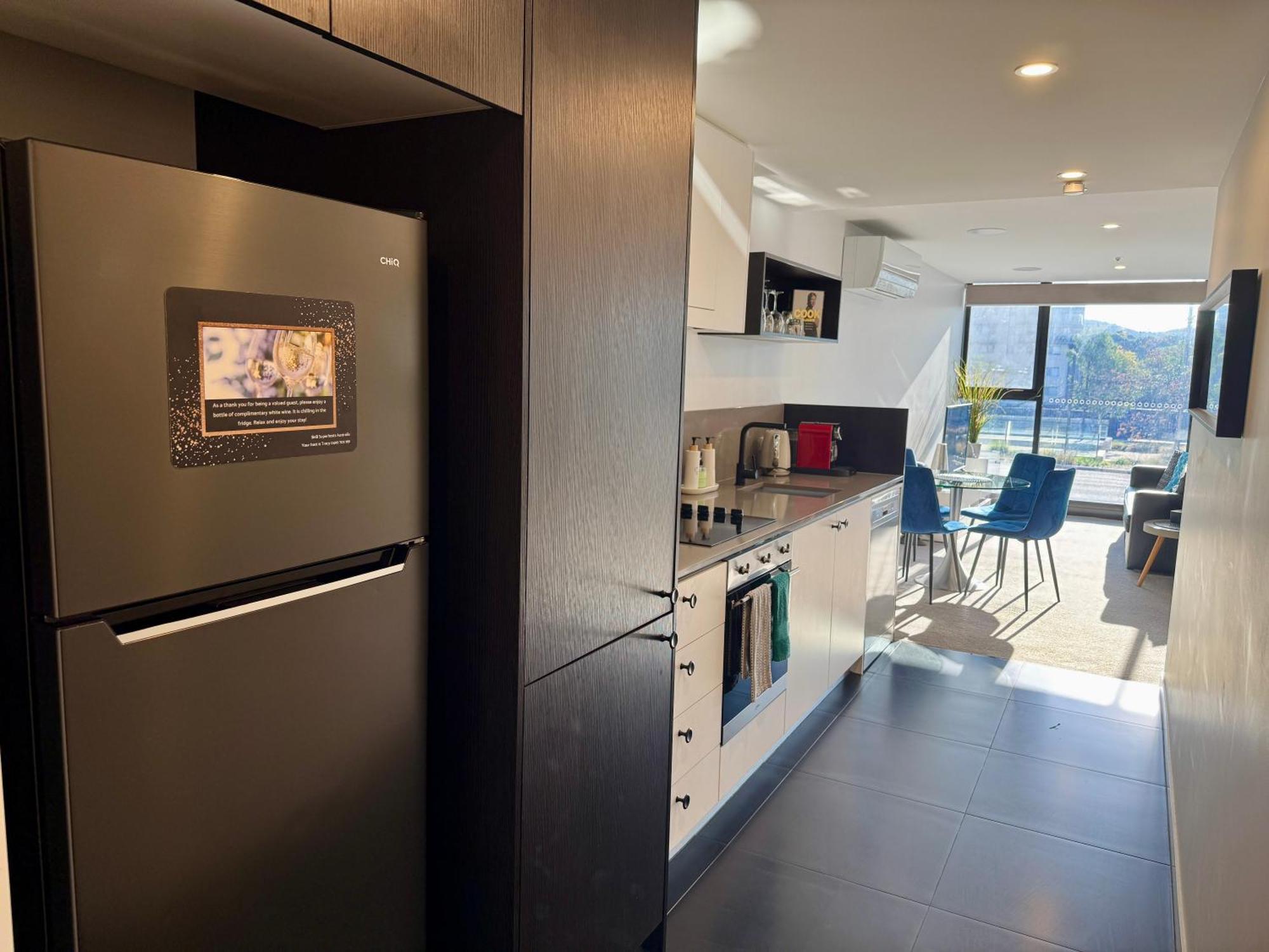 Midnight Luxe 1Br 1Bath Apartment 104 In The Heart Of Braddon Pool Sauna Secure Parking Wine Wifi 캔버라 외부 사진