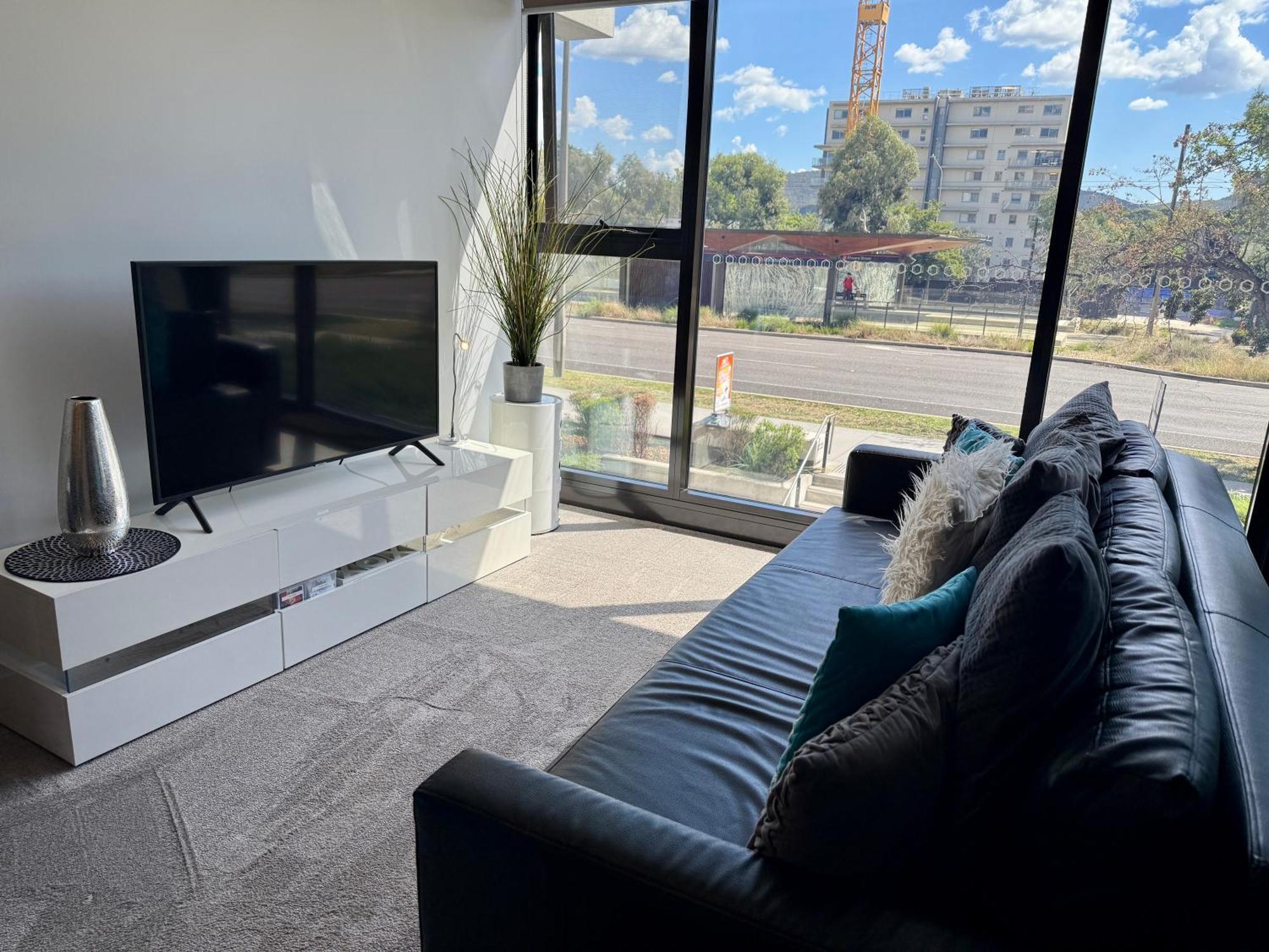Midnight Luxe 1Br 1Bath Apartment 104 In The Heart Of Braddon Pool Sauna Secure Parking Wine Wifi 캔버라 외부 사진
