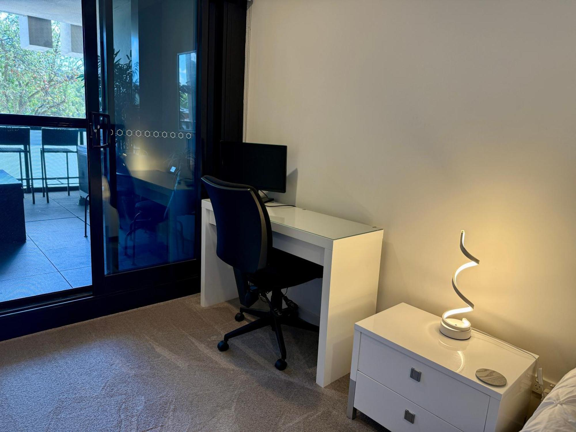 Midnight Luxe 1Br 1Bath Apartment 104 In The Heart Of Braddon Pool Sauna Secure Parking Wine Wifi 캔버라 외부 사진